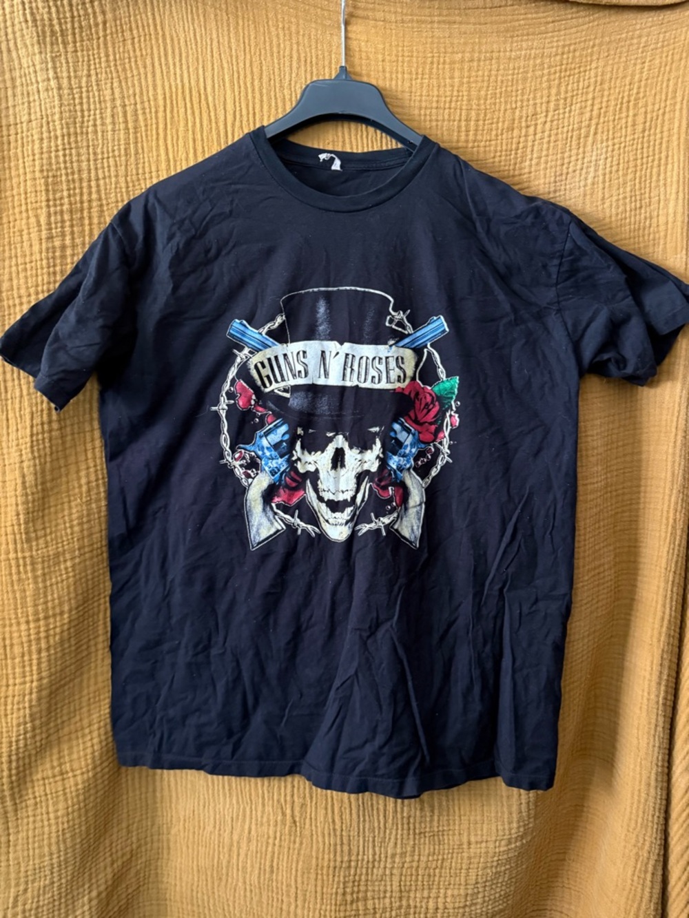 Alstyle Black Guns N' Roses Graphic Tee with Red and Blue Accents